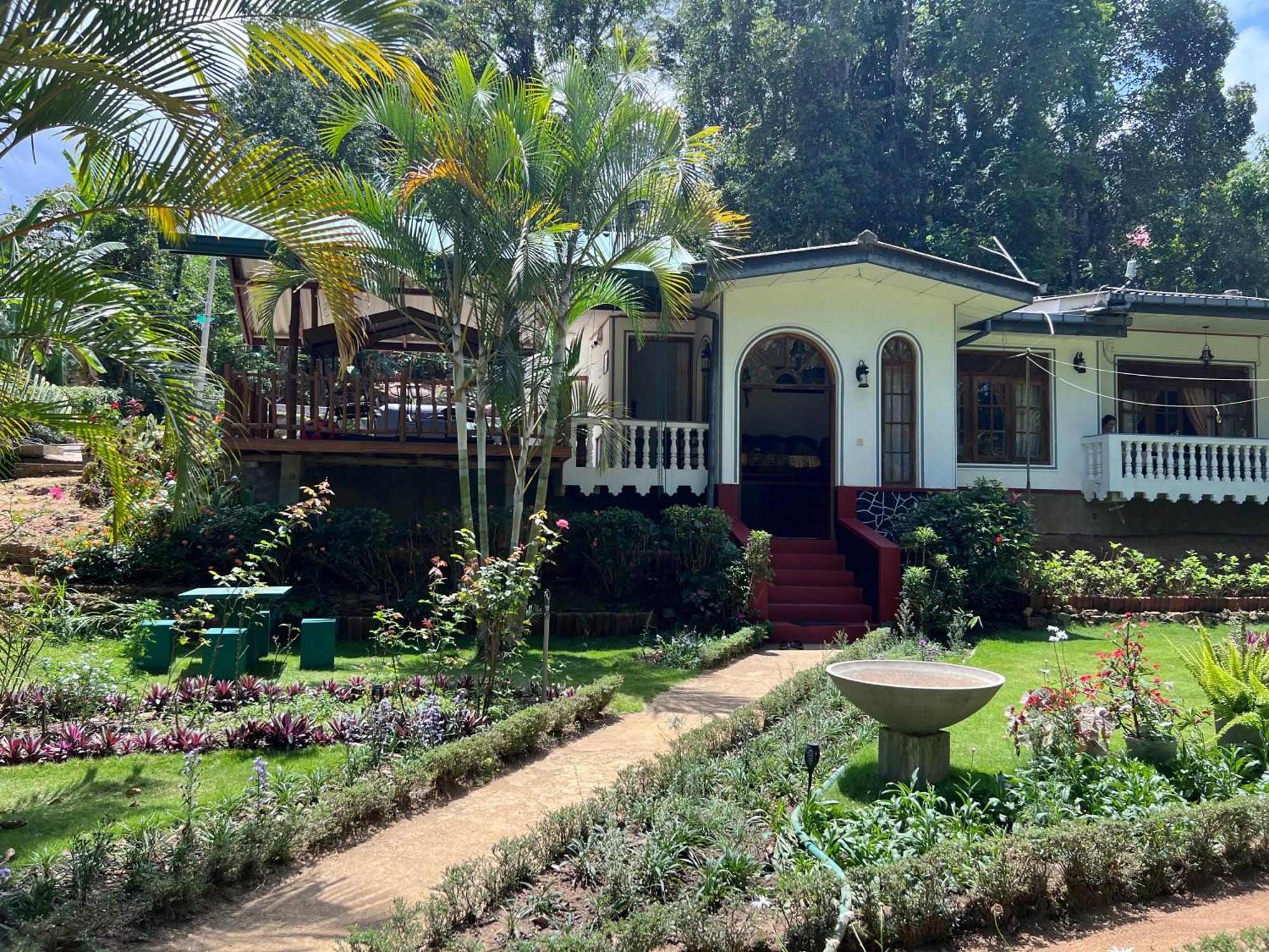 אלה Eeshani Guest Inn מראה חיצוני תמונה