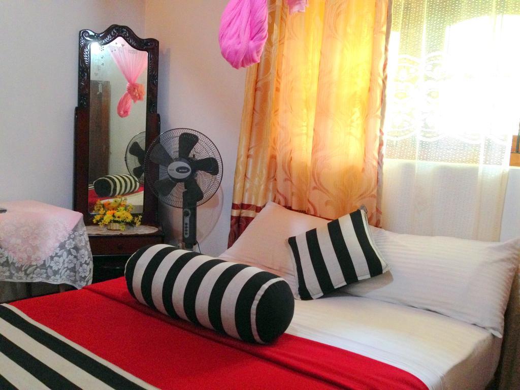 אלה Eeshani Guest Inn מראה חיצוני תמונה