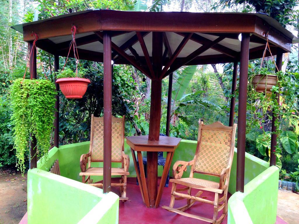 אלה Eeshani Guest Inn מראה חיצוני תמונה
